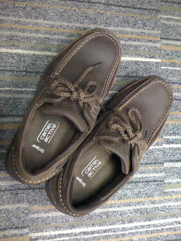  รองเท้าหนัง