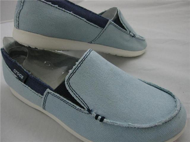 รองเท้า crocs รองเท้า crocs