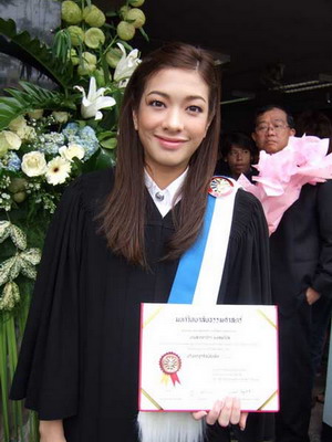 ทรงผมรับปริญญา