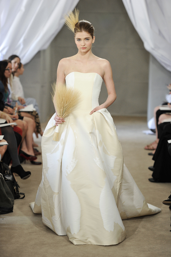 ชุดแต่งงาน CAROLINA HERRERA 2013