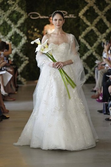 ชุดแต่งงาน OSCAR DE LE RENTA 2013