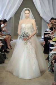 ชุดแต่งงาน CAROLINA HERRERA 2013
