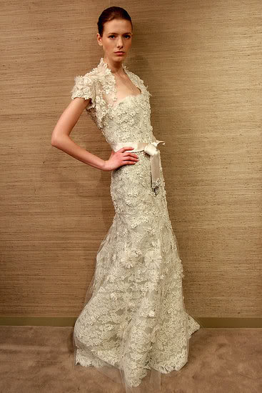 ชุดแต่งงาน MONIQUE LHUILLER