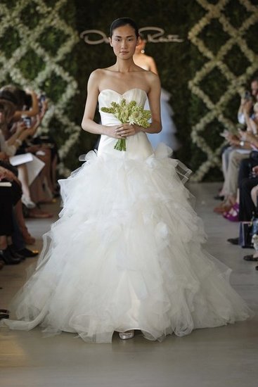 ชุดแต่งงาน OSCAR DE LE RENTA 2013