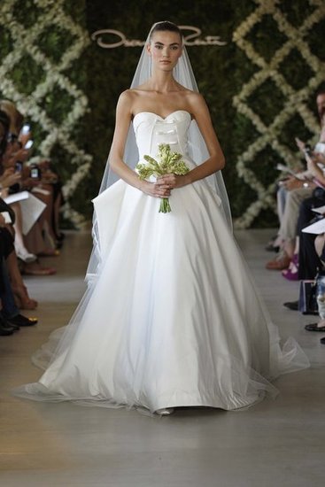 ชุดแต่งงาน OSCAR DE LE RENTA 2013