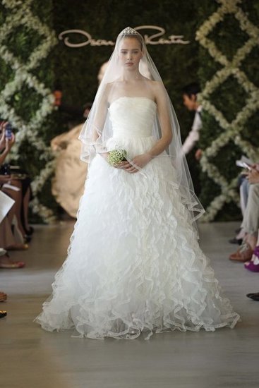 ชุดแต่งงาน OSCAR DE LE RENTA 2013