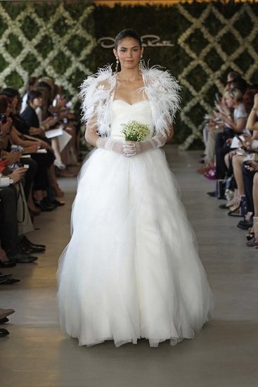 ชุดแต่งงาน OSCAR DE LE RENTA 2013