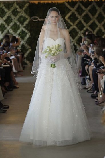 ชุดแต่งงาน OSCAR DE LE RENTA 2013