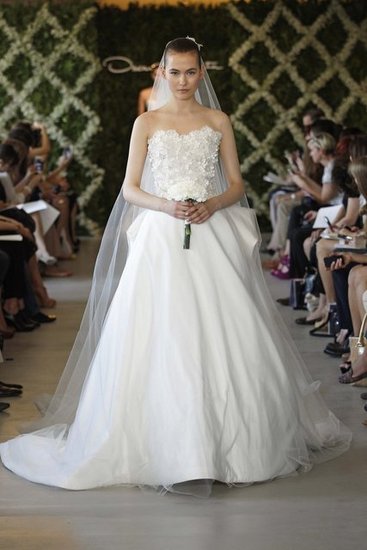 ชุดแต่งงาน OSCAR DE LE RENTA 2013