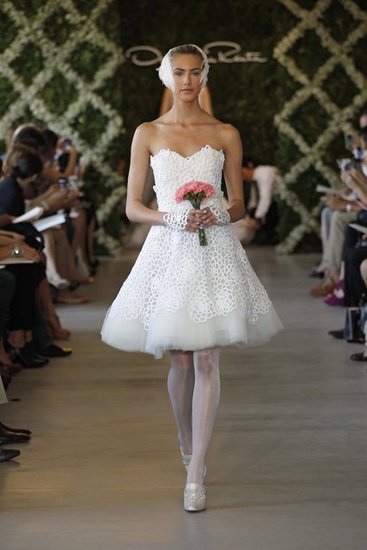 ชุดแต่งงาน OSCAR DE LE RENTA 2013
