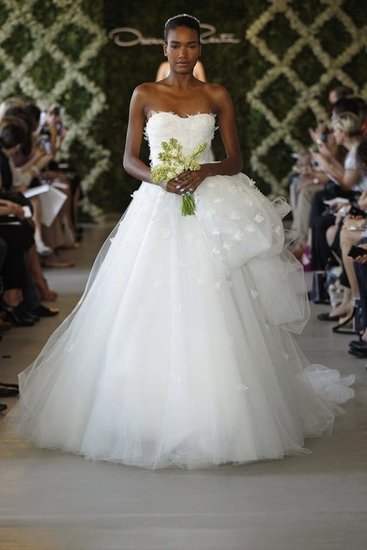 ชุดแต่งงาน OSCAR DE LE RENTA 2013