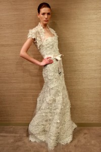 ชุดแต่งงาน MONIQUE LHUILLER